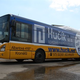 Grafický návrh a polep autobusu Hučík správa nemovitostí